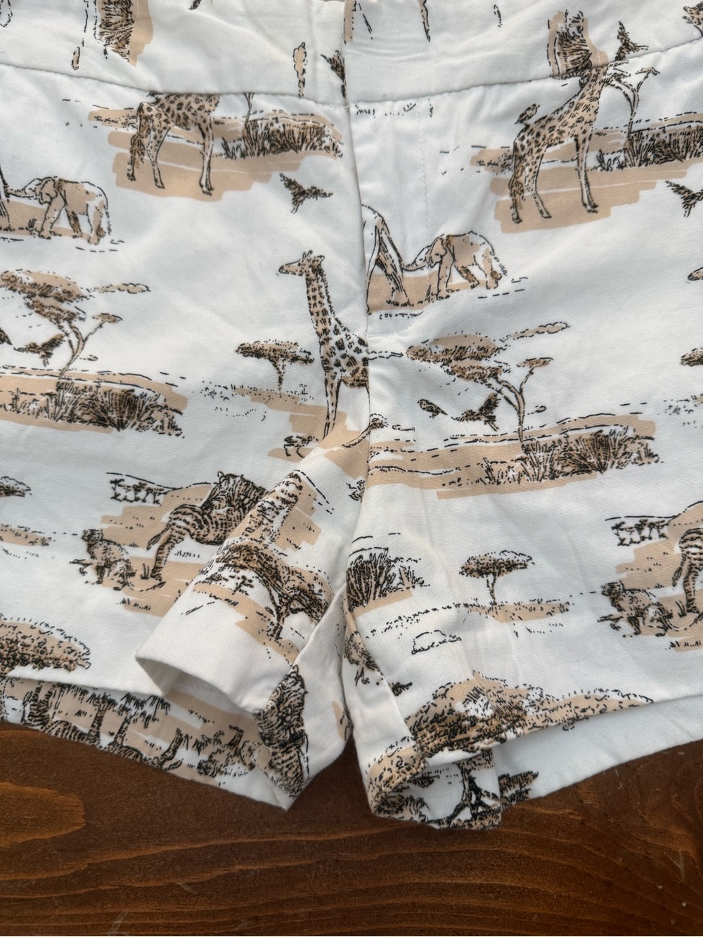 Banana Republic white and tan Size 4 Safari Animal Print Cotton Shorts - Picture 4 of 10